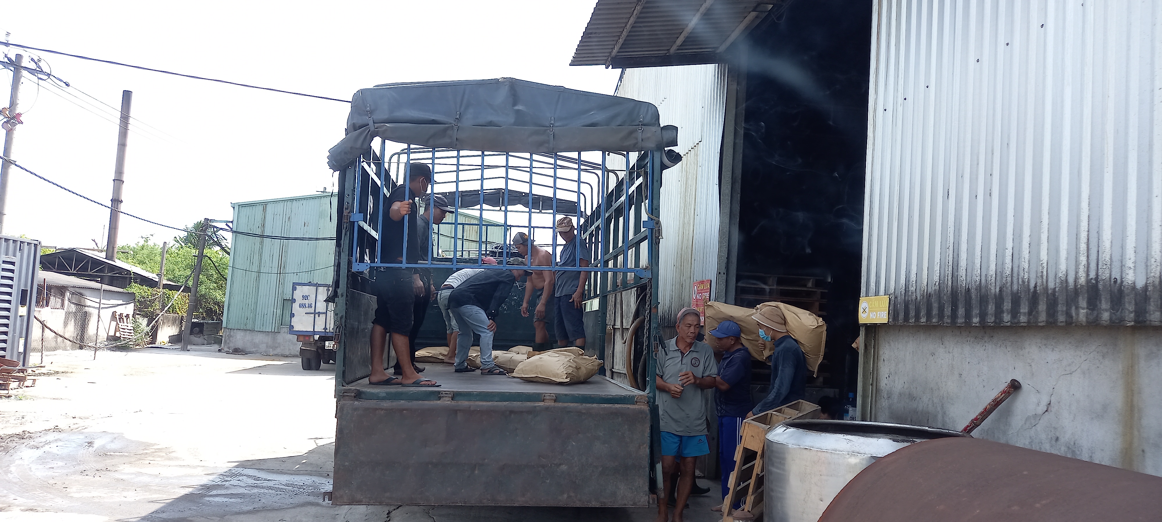 CHO THUÊ XE TẢI TẠI QUẢNG NAM 0911 382 482